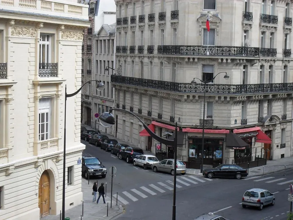 Studio Champs-elysees